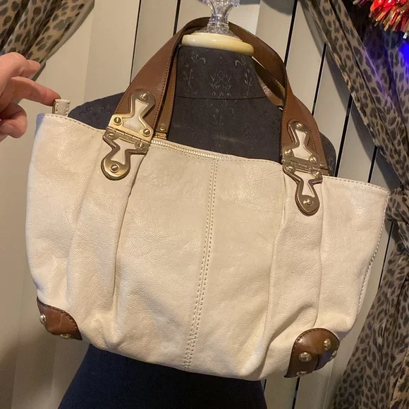 Micheal kors off-white purse - Picture 2 of 12